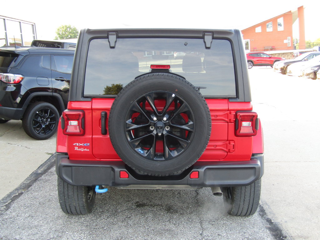 Used 2023 Jeep Wrangler Unlimited Sahara w/ Cold Weather Group AWD/4WD image 4