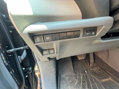 Used 2024 Toyota Sienna LE AWD/4WD image 19