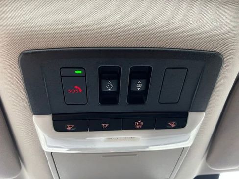 Used 2024 Nissan Pathfinder Platinum image 33