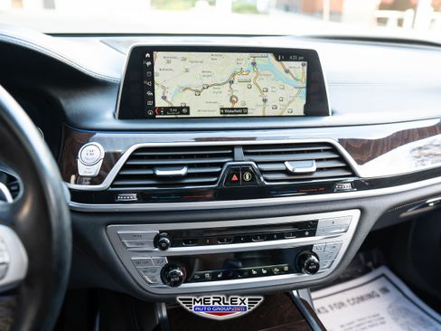 Used 2018 BMW 750i xDrive image 32