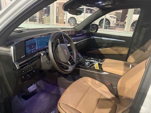 Used 2025 Cadillac Escalade Premium Luxury image 10