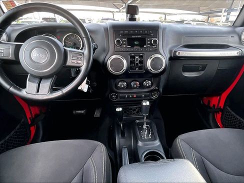 Used 2018 Jeep Wrangler Unlimited Sahara image 14