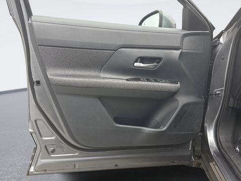 Used 2025 Nissan Kicks SV image 9