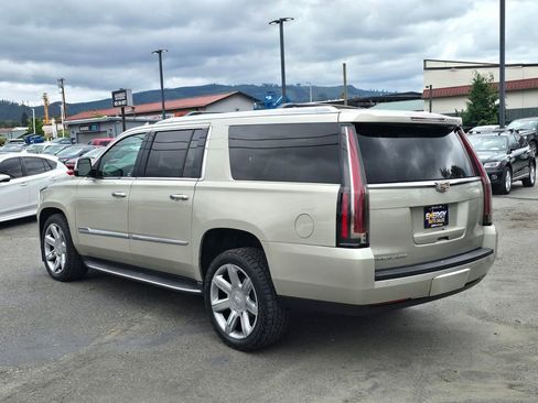 Used 2015 Cadillac Escalade ESV Luxury AWD/4WD image 5