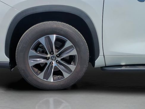 Used 2023 Toyota Highlander XLE image 10