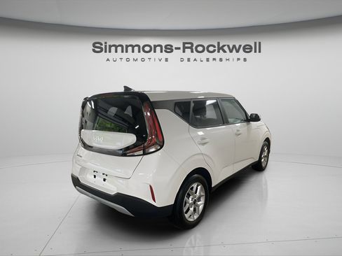 Used 2025 Kia Soul LX w/ LX Technology Package FWD image 5