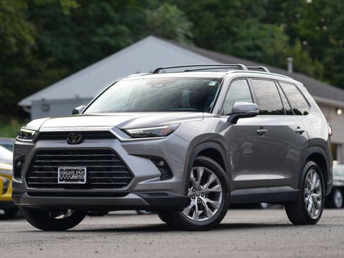 Used 2025 Toyota Grand Highlander AWD Hybrid image 2