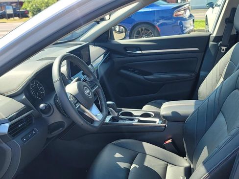 Used 2024 Nissan Altima 2.5 SR w/ SR Premium Package FWD image 15