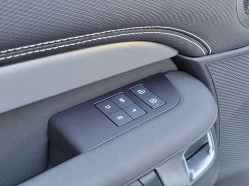 Used 2025 Land Rover Discovery Dynamic SE image 27