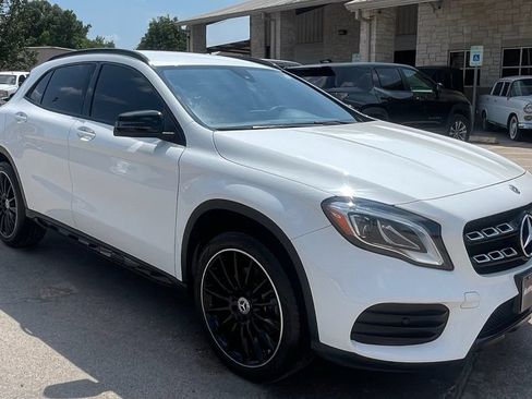 Used 2020 Mercedes-Benz GLA 250 w/ AMG Line Exterior image 2