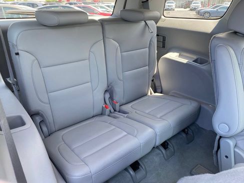 Used 2023 GMC Acadia SLT FWD image 11