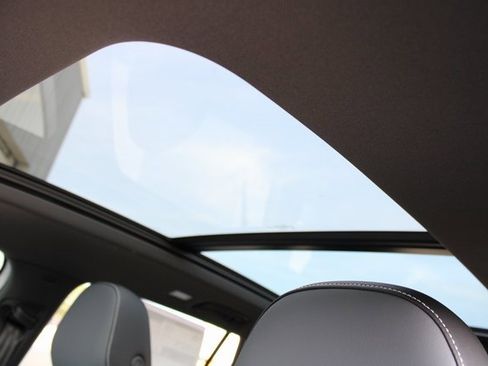 New 2025 Volkswagen Tiguan SE R-Line image 5