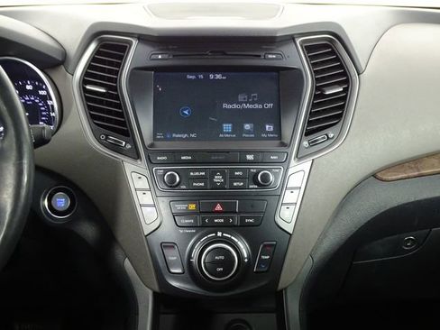 Used 2018 Hyundai Santa Fe Limited image 33