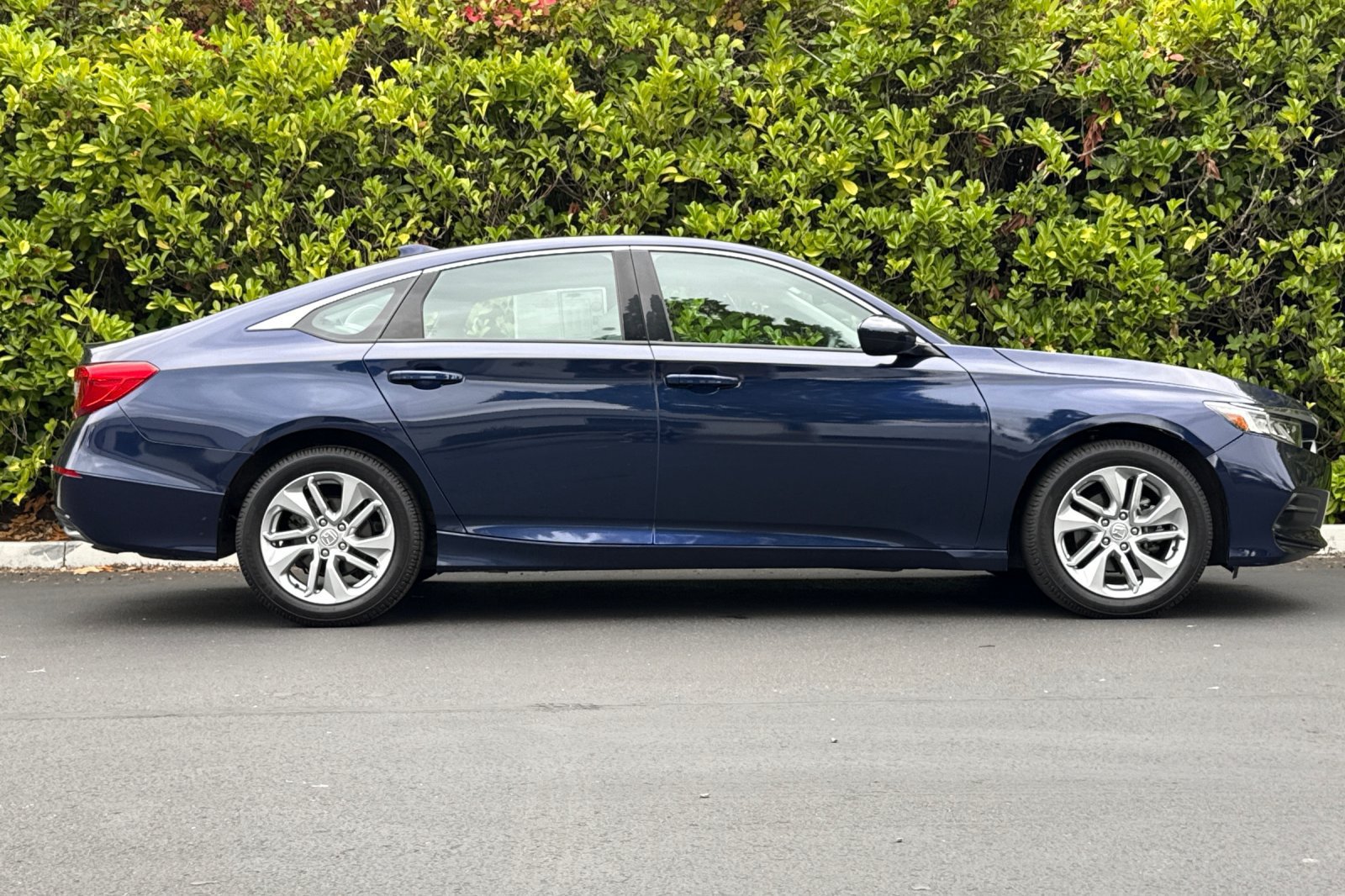 Used 2018 Honda Accord LX image 3