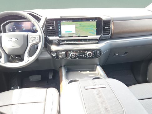 Used 2026 Chevrolet Silverado 2500 High Country w/ High Country Premium Package AWD/4WD image 13