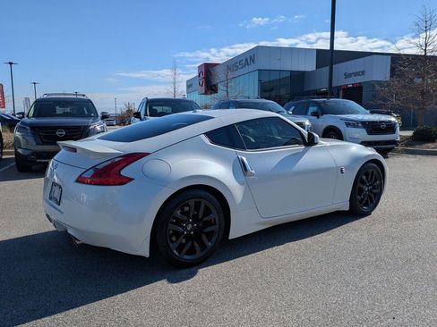 Used 2017 Nissan 370Z Touring image 4
