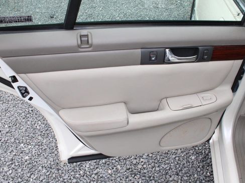 Used 2001 Cadillac Seville SLS w/ Premium Luxury Pkg image 20