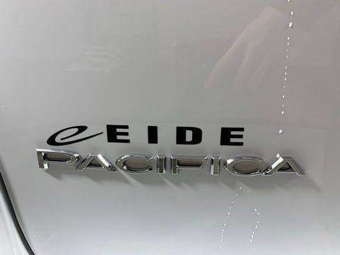 New 2026 Chrysler Pacifica Select image 9