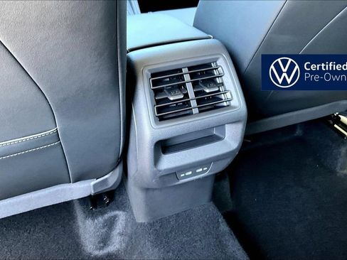 Used 2025 Volkswagen Tiguan SE FWD image 9