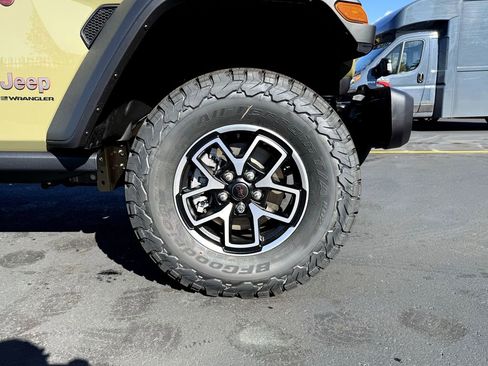 New 2026 Jeep Wrangler Unlimited Rubicon w/ Safety Group image 9