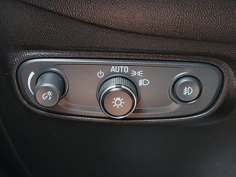 Used 2020 Chevrolet Equinox Premier FWD image 23