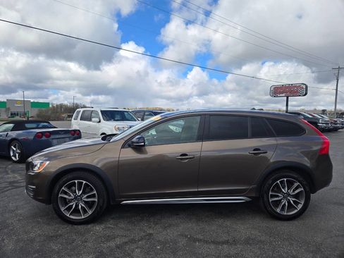 Used 2015 Volvo V60 T5 Cross Country AWD/4WD image 4