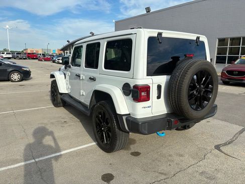 Used 2023 Jeep Wrangler Unlimited Sahara w/ Cold Weather Group AWD/4WD image 5