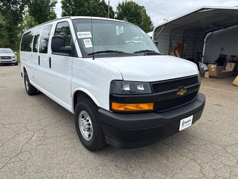Used 2025 Chevrolet Express 3500 LS RWD image 5