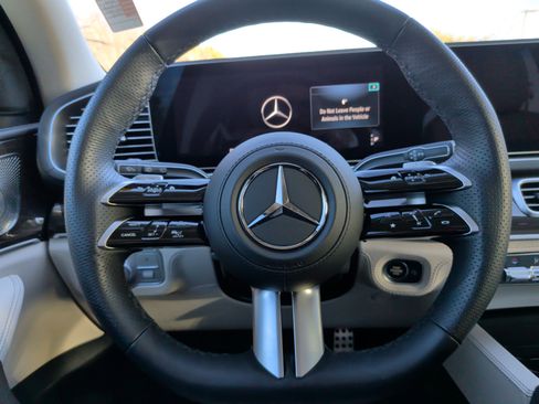 Used 2025 Mercedes-Benz GLS 450 4MATIC image 22