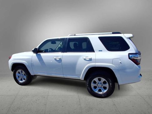 Used 2022 Toyota 4Runner SR5 RWD image 6