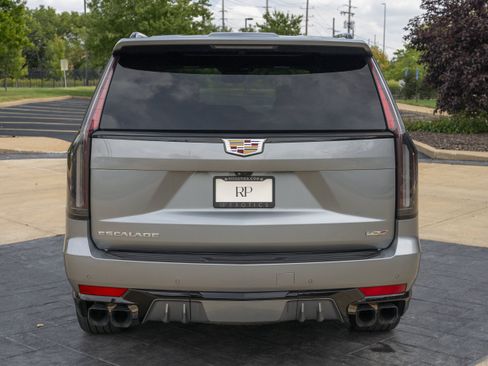Used 2023 Cadillac Escalade V AWD/4WD image 12