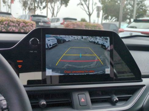 New 2026 Lexus UX 300h FWD image 18