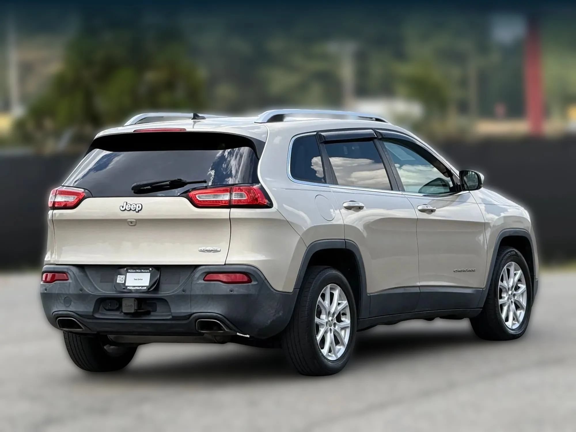 Used 2015 Jeep Cherokee Latitude w/ Comfort/Convenience Group FWD image 9