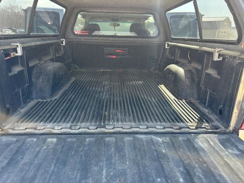 Used 2001 Chevrolet Silverado 2500 LS w/ Off-Road Skid Plate Pkg AWD/4WD image 15