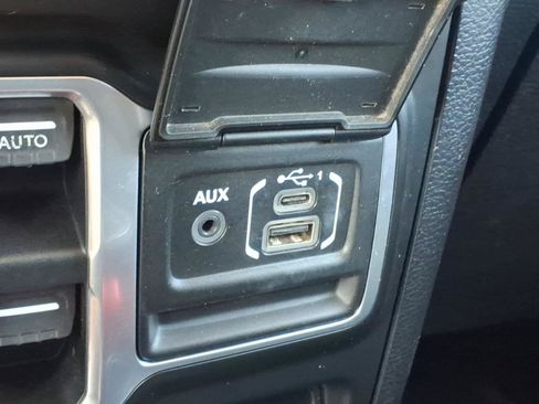 Used 2018 Jeep Wrangler Unlimited Sahara AWD/4WD image 17