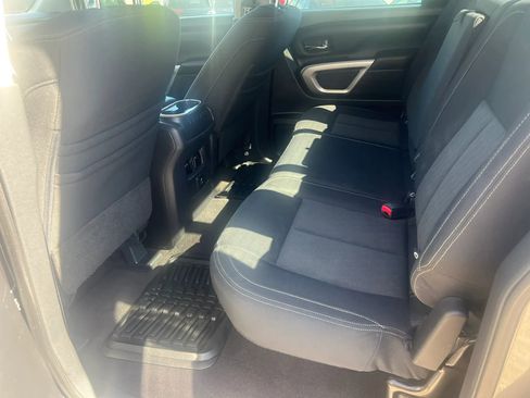Used 2017 Nissan Titan SV AWD/4WD image 12