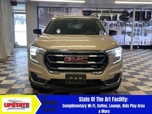 Used 2022 GMC Terrain AT4 image 3