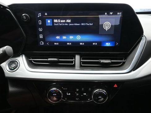 Used 2024 Chevrolet Trax LT w/ LT Convenience Package FWD image 39