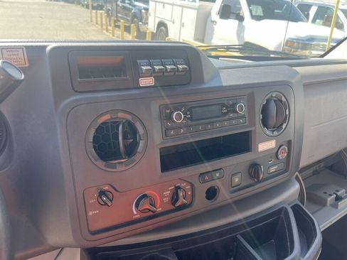 Used 2022 Ford E-350 and Econoline 350 Super Duty image 19