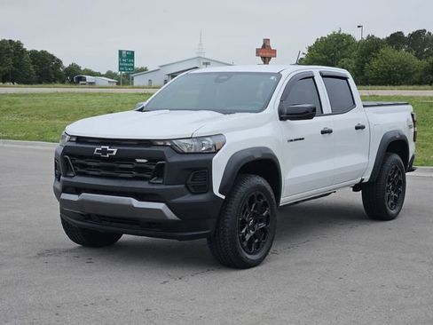 Used 2026 Chevrolet Colorado Trail Boss w/ LPO, Tailgate Decal Package AWD/4WD image 3