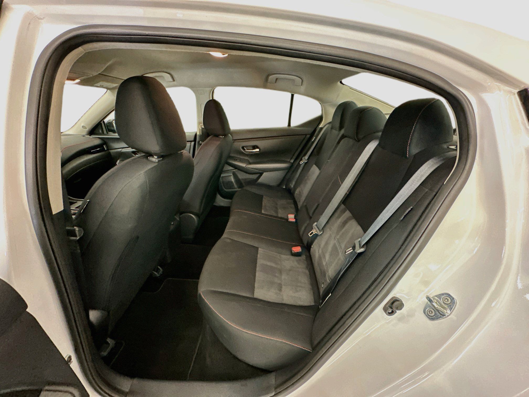 Used 2025 Nissan Sentra SR FWD image 28