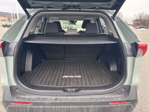 Used 2021 Toyota RAV4 XLE w/ Convenience Package image 16