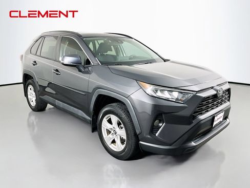 Used 2019 Toyota RAV4 XLE w/ Convenience Package FWD image 4