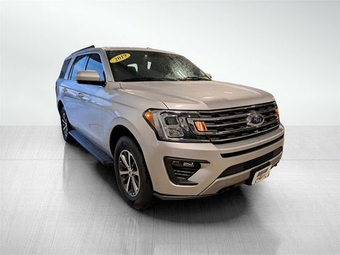 Used 2019 Ford Expedition XLT image 3