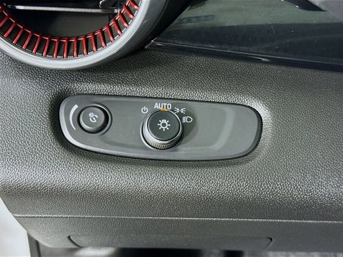 Used 2024 Chevrolet Trax RS w/ Sunroof Package FWD image 18
