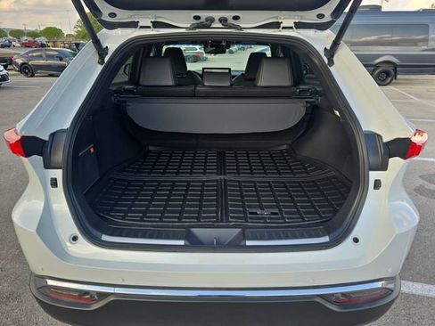 Used 2024 Toyota Venza Limited image 12