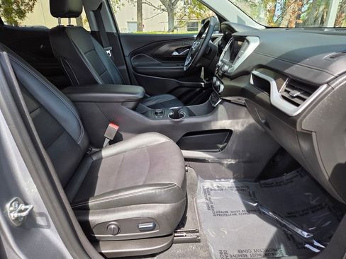 Used 2024 GMC Terrain SLT image 10