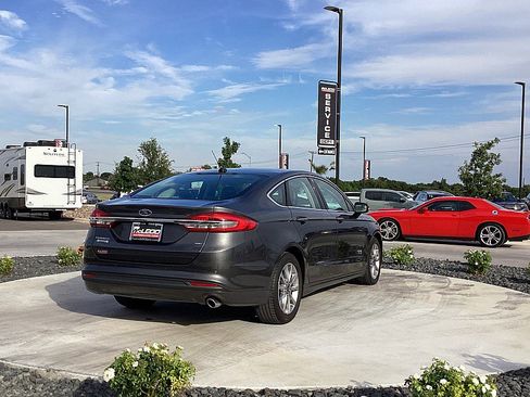 Used 2018 Ford Fusion Energi SE image 5
