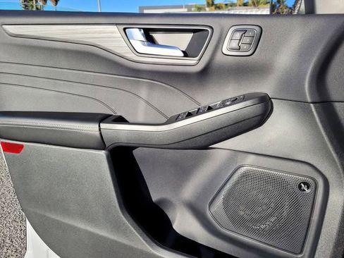 New 2025 Ford Escape SE w/ PHEV Premium Package FWD image 15