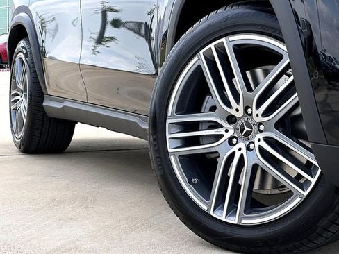 Used 2025 Mercedes-Benz GLS 450 4MATIC image 2